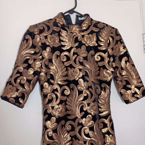 alice +olivia inka mock neck dress in black and gold size6 - Picture 2 of 8